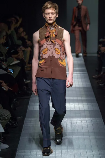 Look 23